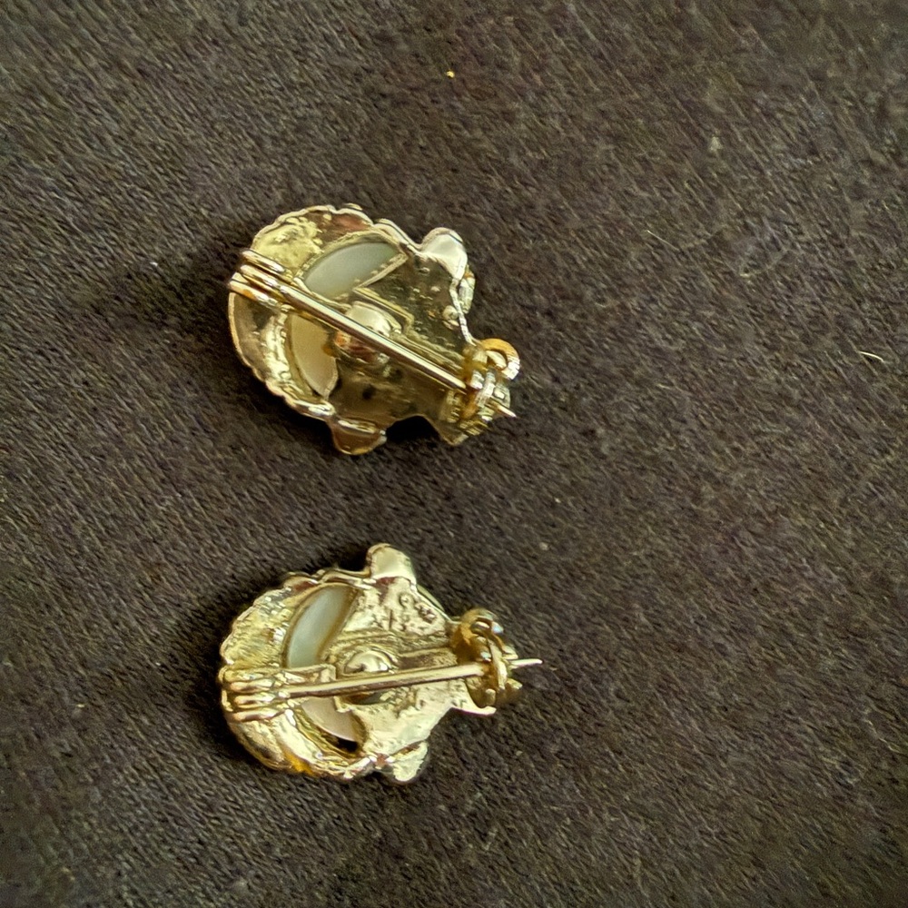 Chic shell & brooch Set - Picture 3 of 5